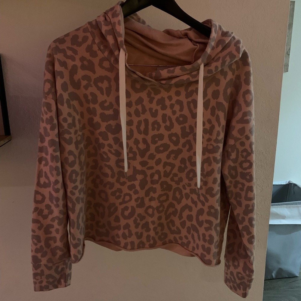 Evereve pink leopard hoodie- NEW